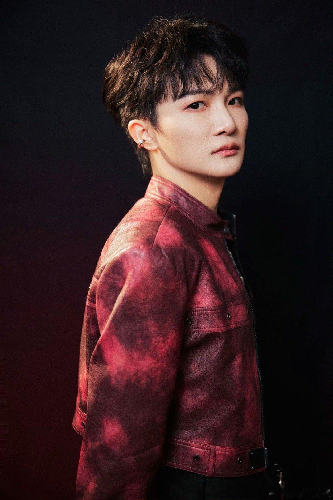 周深上一首破碎人夫下一首野猫挠人 周深的曲风切换也太丝滑了！上首还在破碎人夫卑微