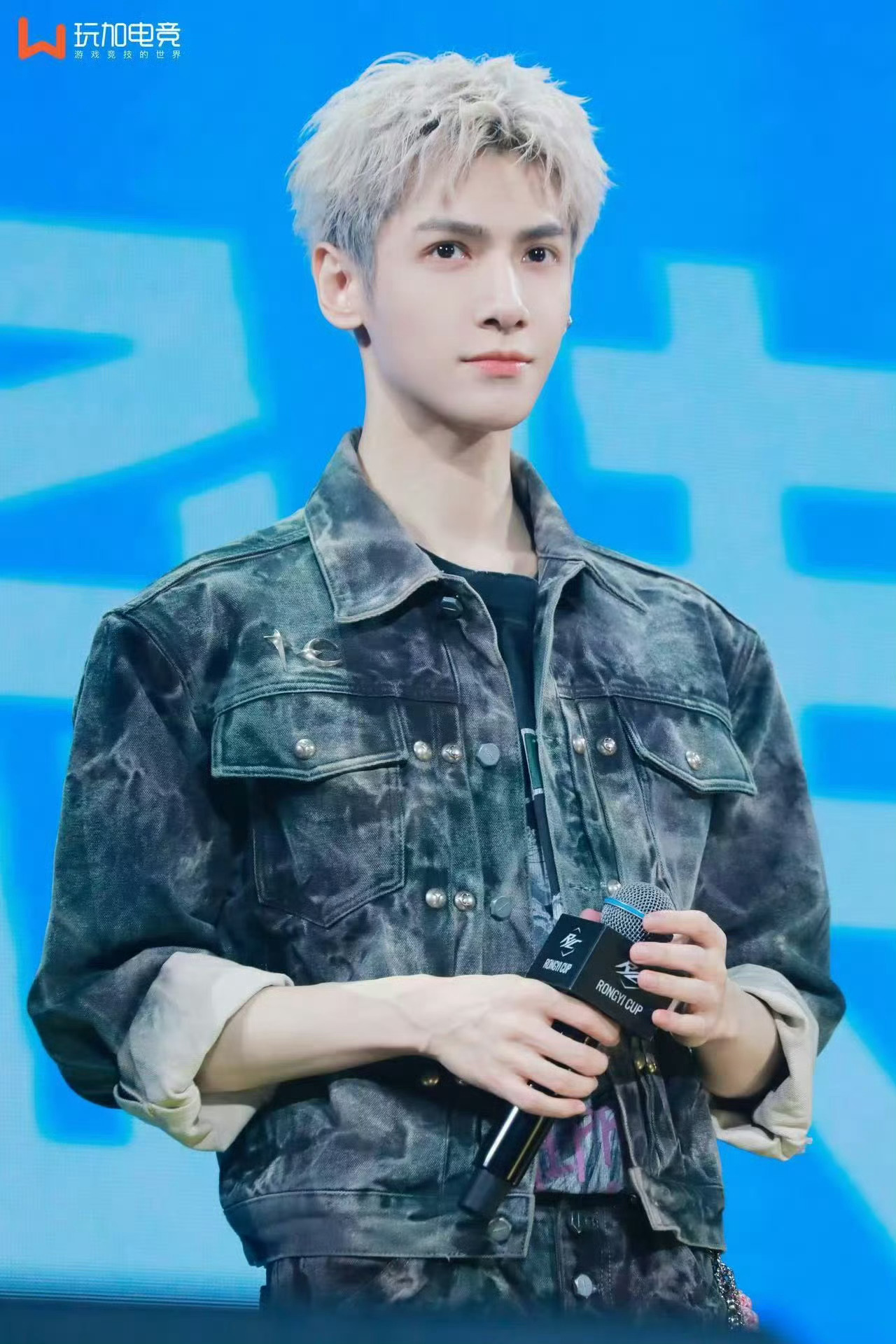 罗云熙英雄联盟明星表演赛罗云熙官宣英雄联盟明星表演赛电竞春晚，又可以看到真心热爱