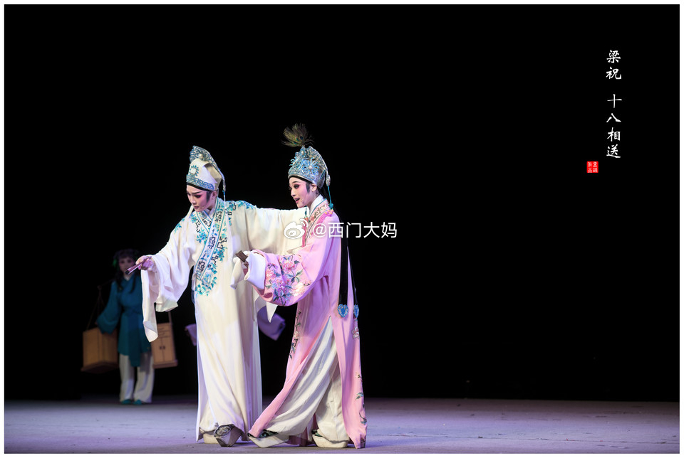 在所有版本的《梁祝》中，大妈听的最多的是越剧，尤其是《十八相送》，无他，因为大妈