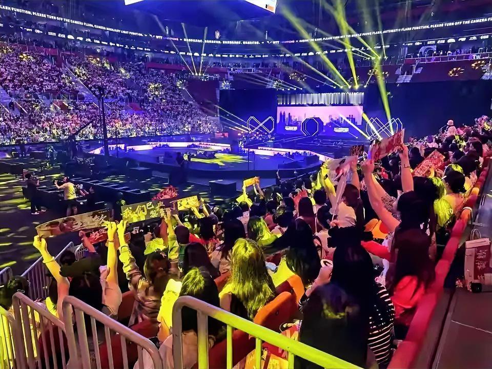 世界体坛饭圈文化比较泛滥的七个国家：

1、美国，橄榄球和棒球领域是重灾区，粉丝