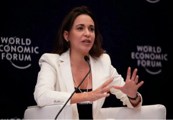 据美国彭博社报道，去年诺贝尔和平奖得主、委内瑞拉反对派领袖马查多表示她已准备好接