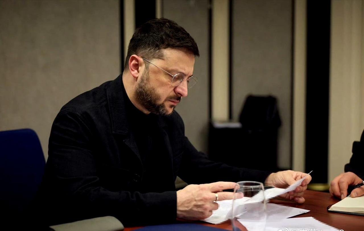 美乌柏林会晤即将开始。

泽连斯基正在为与美国代表会晤做准备 ​​​