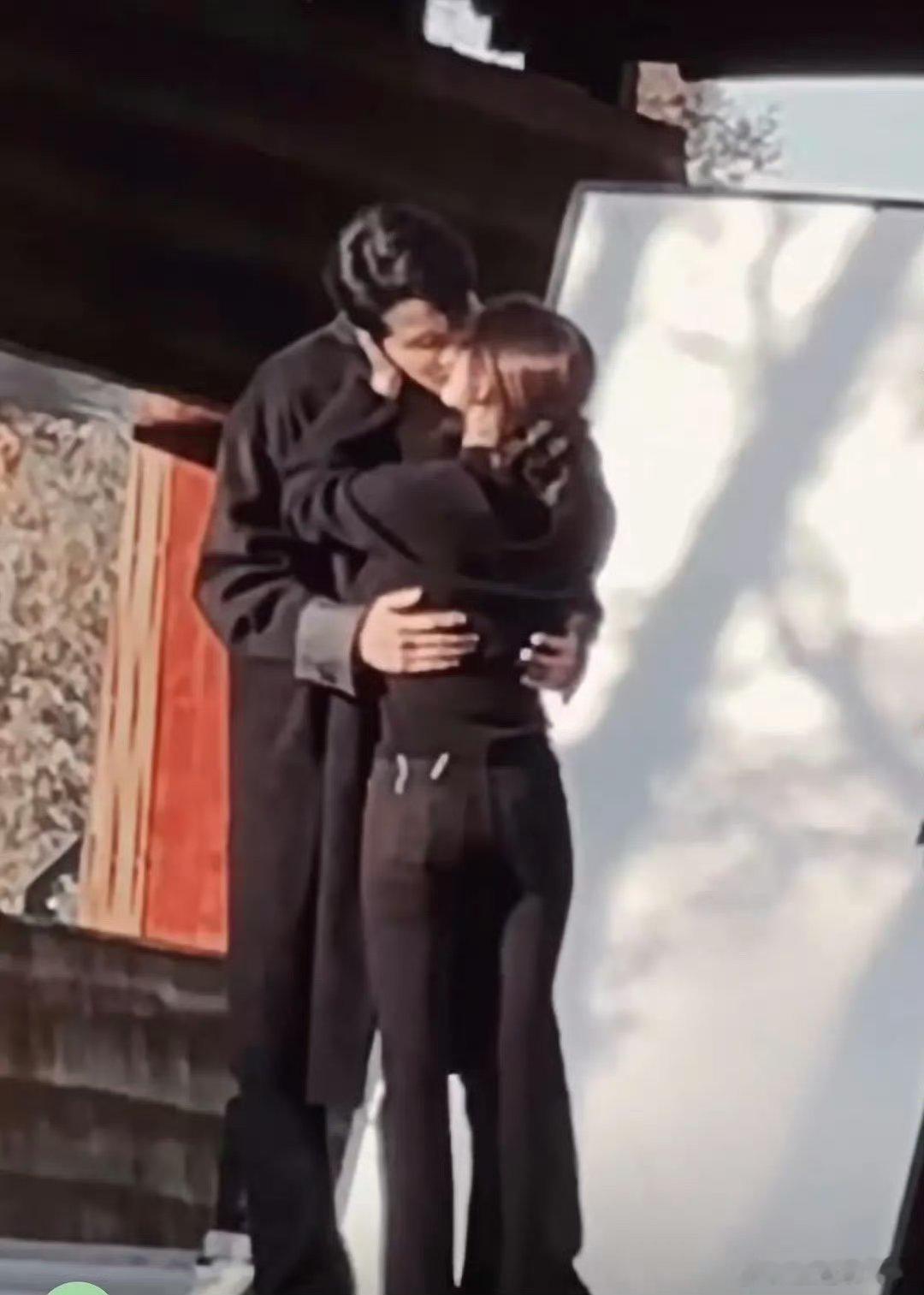 这身高差接吻也不是很费劲的  