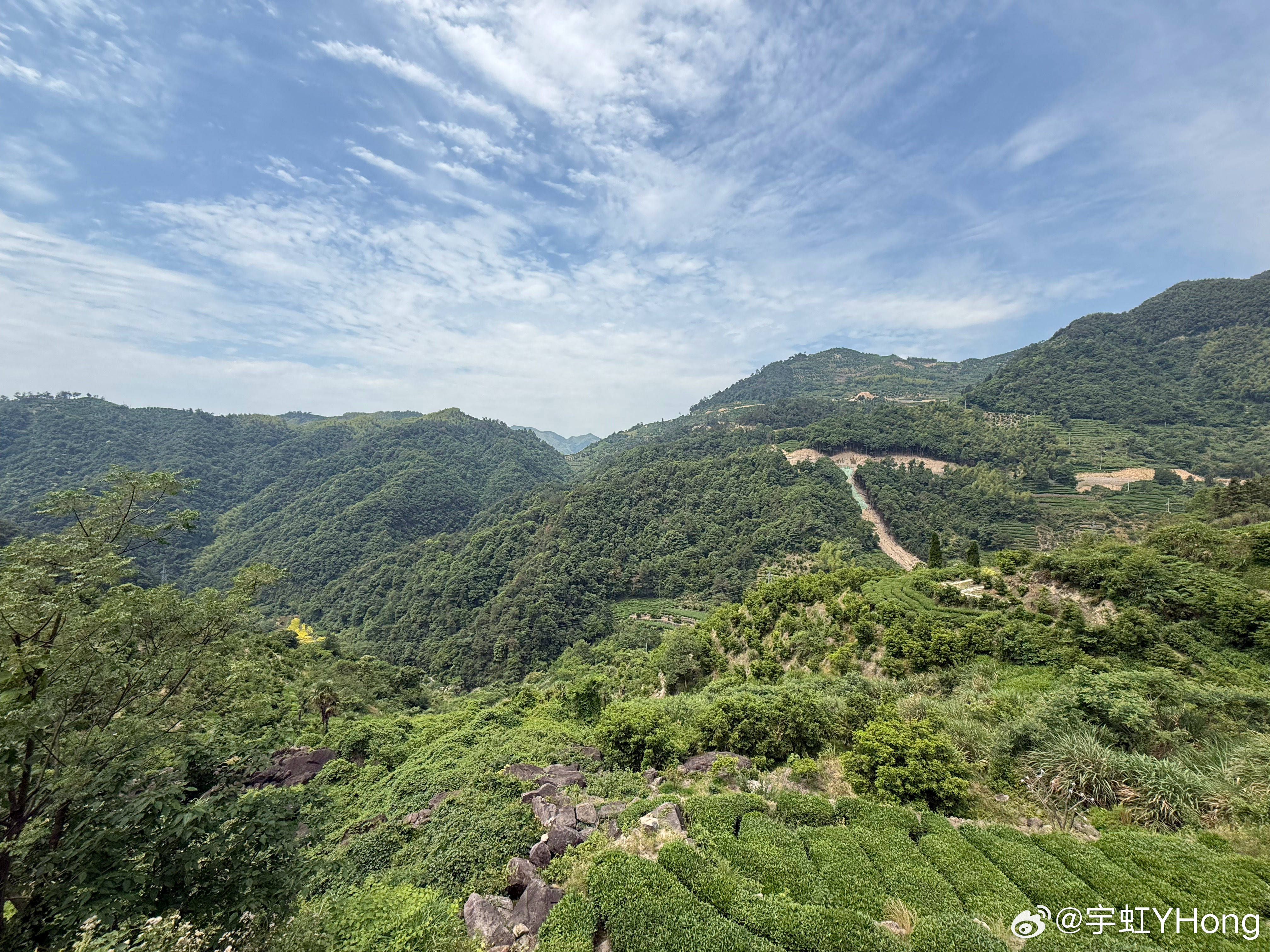 今天过来试驾腾势N9了嵊州小昆山，山路十八弯很考验车辆的操控性腾势N9被我拍的还