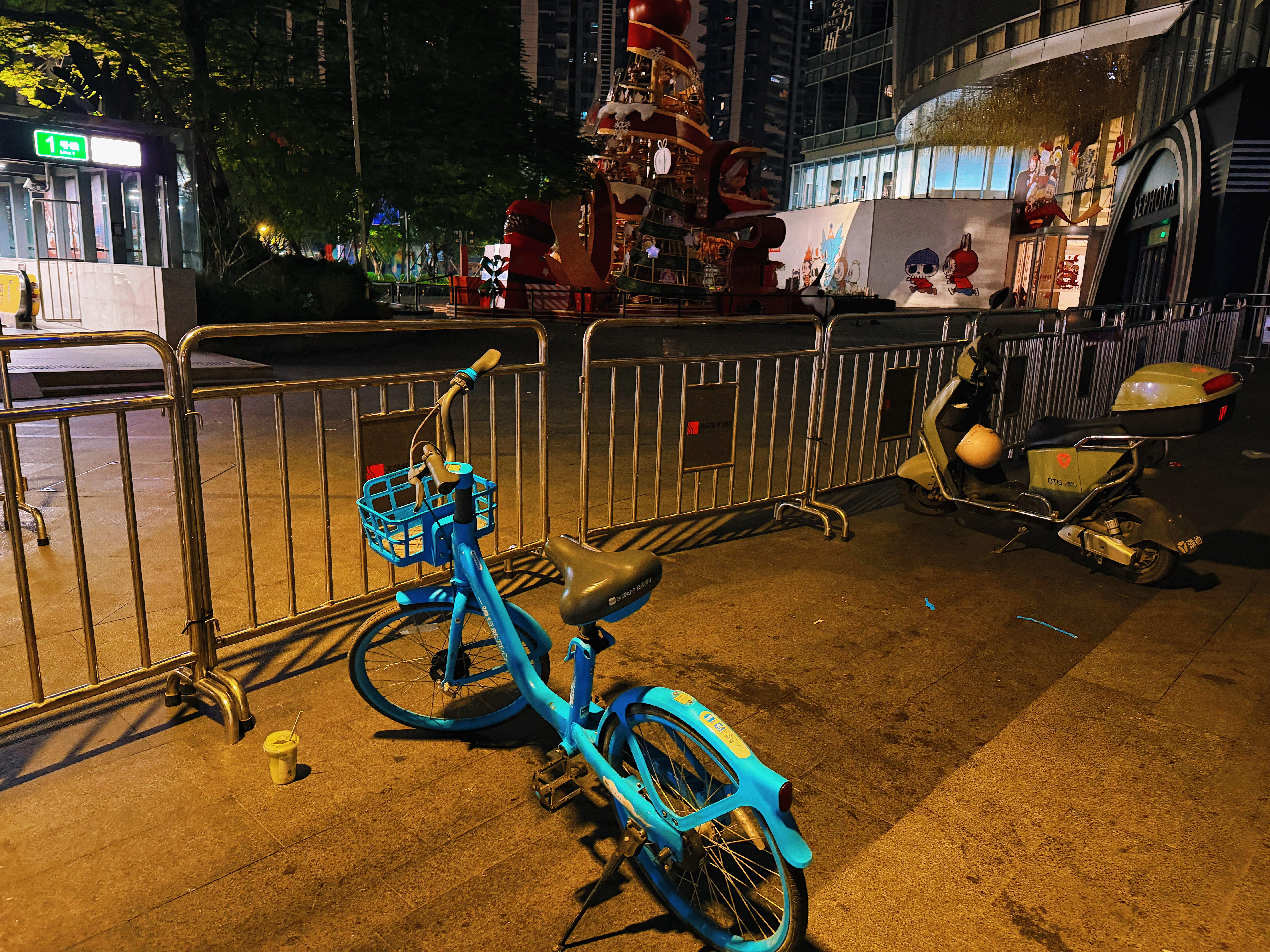 谁能想到，这个点还给我留了一辆共享单车。骑着回去吧，不打车了。