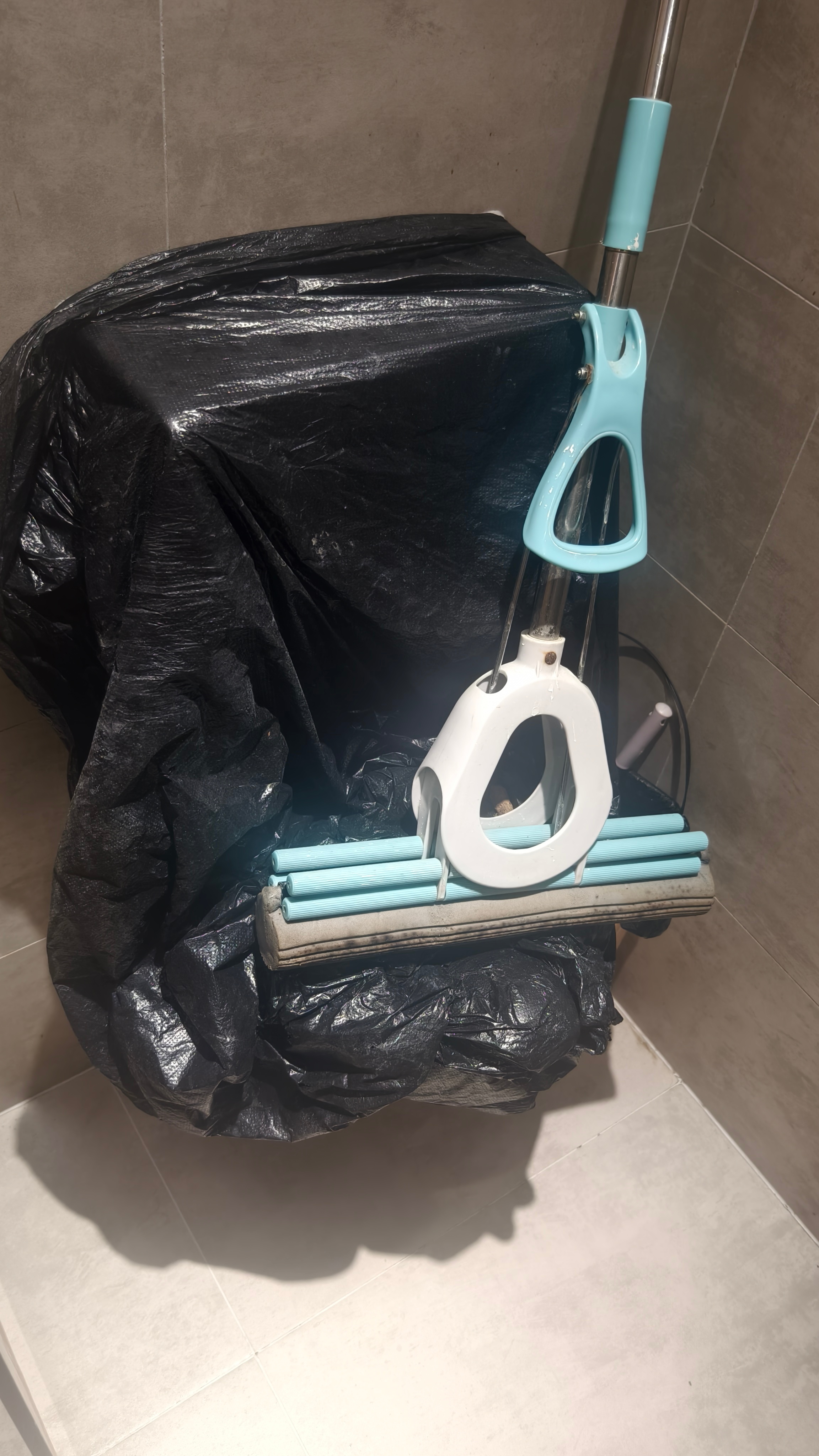 大家都说万科物业好，我也一直这么觉得的，连小便池都温馨的盖起来，有的楼层还不开放