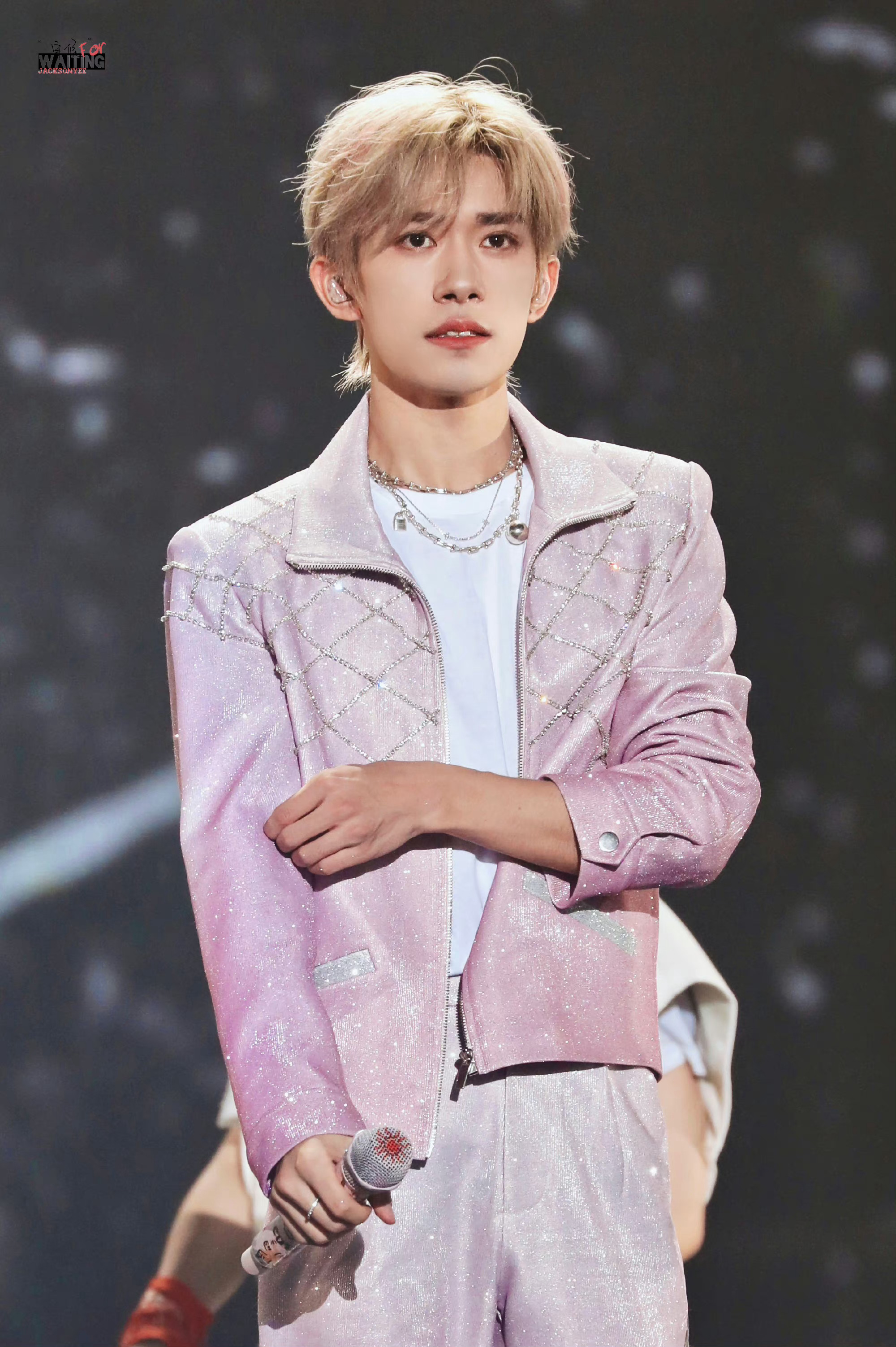 易烊千玺百花奖最佳男主 💓易烊千玺电影蛮荒禁地 💓“像光驱散黑暗神明降临人间
