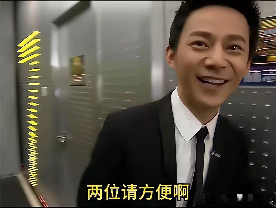 当何炅推门看见沈梦辰林志炫搂在一起……吓得他立刻关门，沈梦辰连忙叫住他何老师惊呆