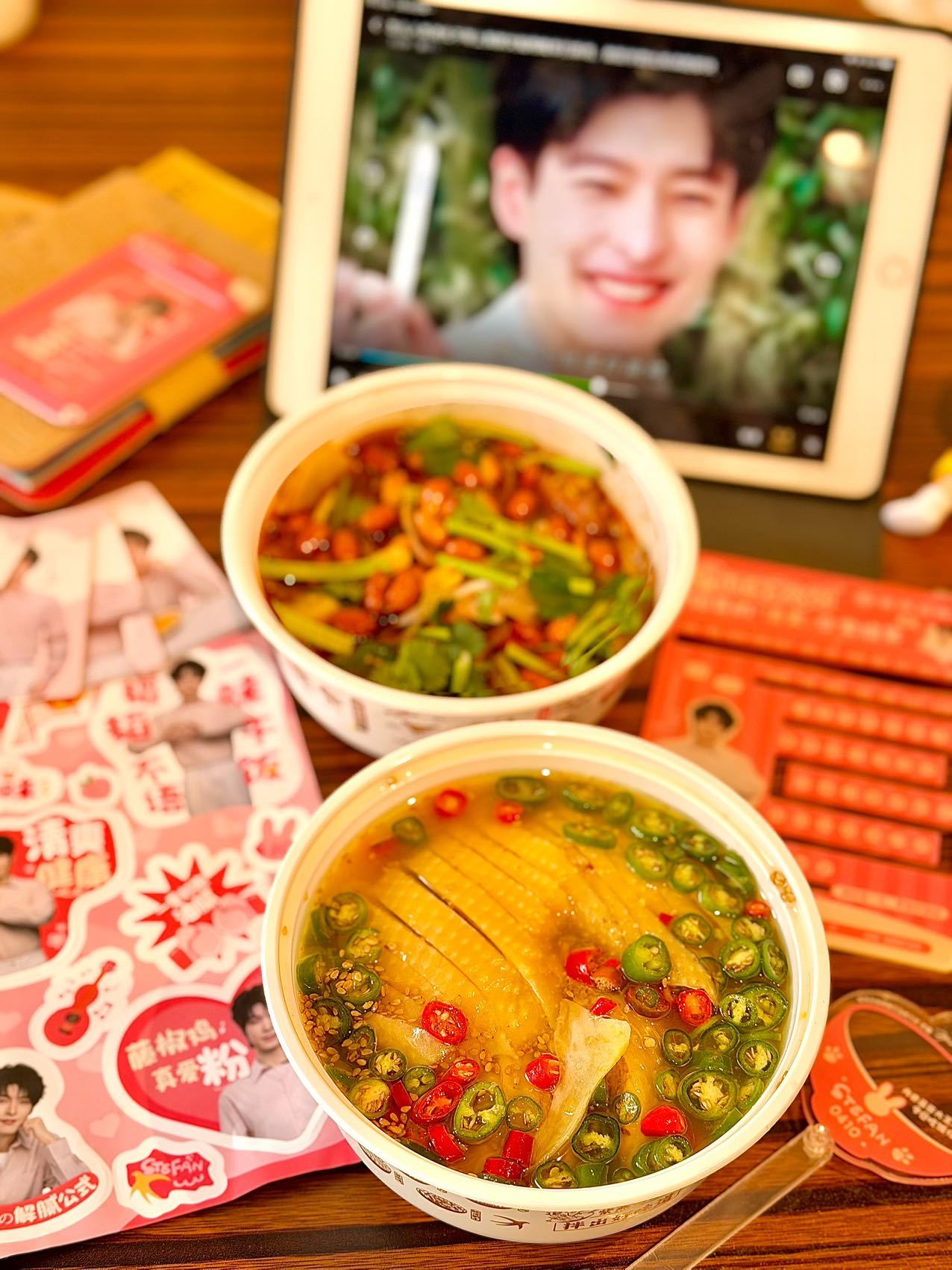 一口春天一口鲜！开春换季就爱吃点清爽的，尤其是紫燕百味鸡的藤椒鸡！这次，紫燕百味