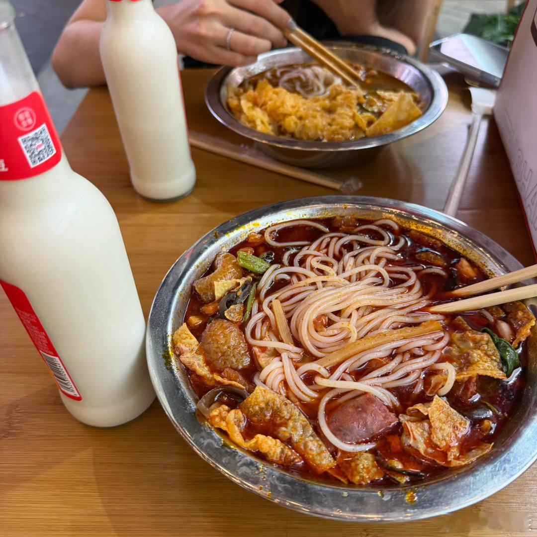 白天减脂餐 晚上螺蛳粉 