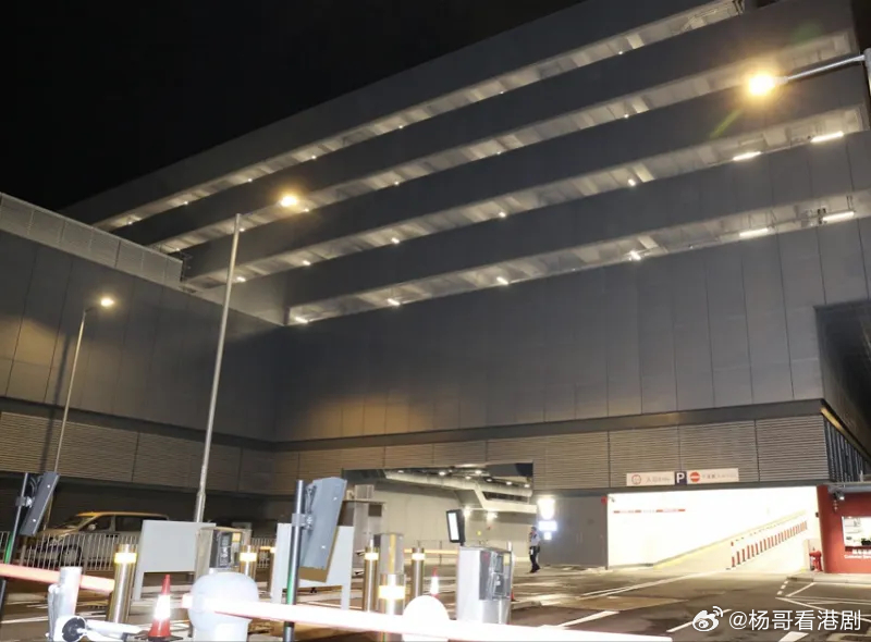 香港機場700萬黃金劫案新進展 警方再拘6人 4名疑犯由內地移交.香港國際機場上