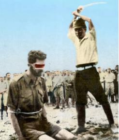1943年，一个日本人砍下一个男人的脑袋，结果，因为这张照片，10万日本人全部都