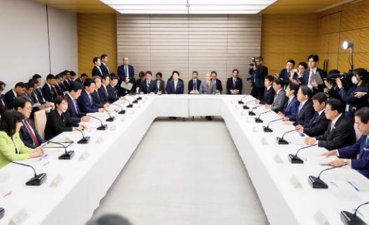 [微风]示好只是表面，日本这步棋恐怕没那么简单！
 
4月11日，日本驻华大使馆