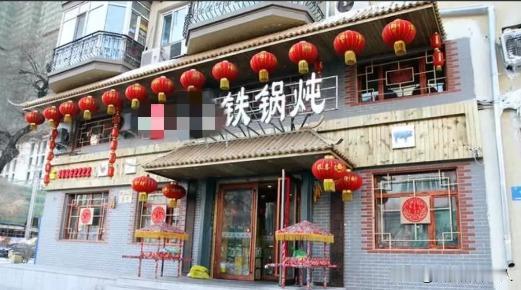 山东济南，男子突然内急，却找不到公厕，就去借用餐馆厕所，老板好心却惹祸上身，男子