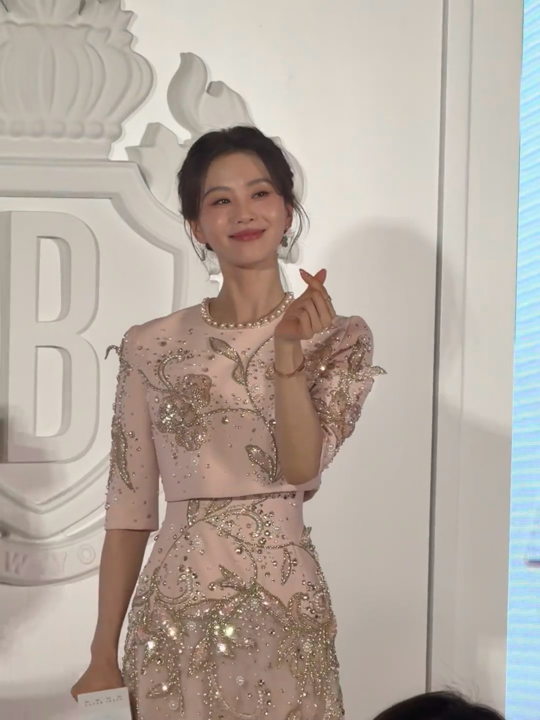 刘诗诗 x 比心🫰刘诗诗香气萦绕