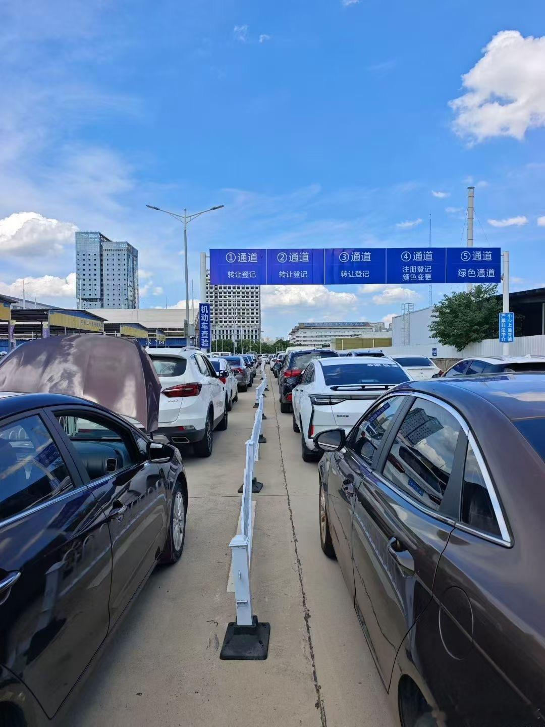 置换补贴倒计时两天，排队到爆炸💥  ​​​
