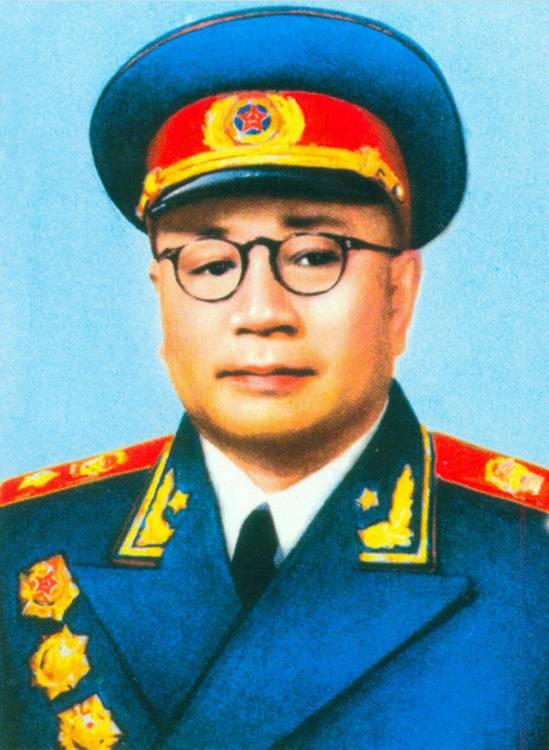 硬刚洋教条遭罢黜！刘帅因怒斥李德被免总参谋长，铁骨照千秋
 
1934年苏区第五
