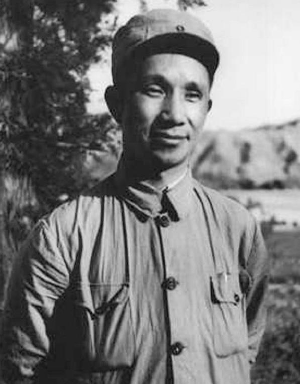 粟裕大将病逝后，家人在他的骨灰中发现3枚弹片，这三枚弹片留在粟裕的头部50多年。