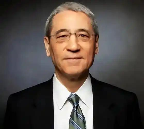 喊了二十三年"中国要完"的章家敦，自己先要完了。

特朗普三个月内两次公开点他的