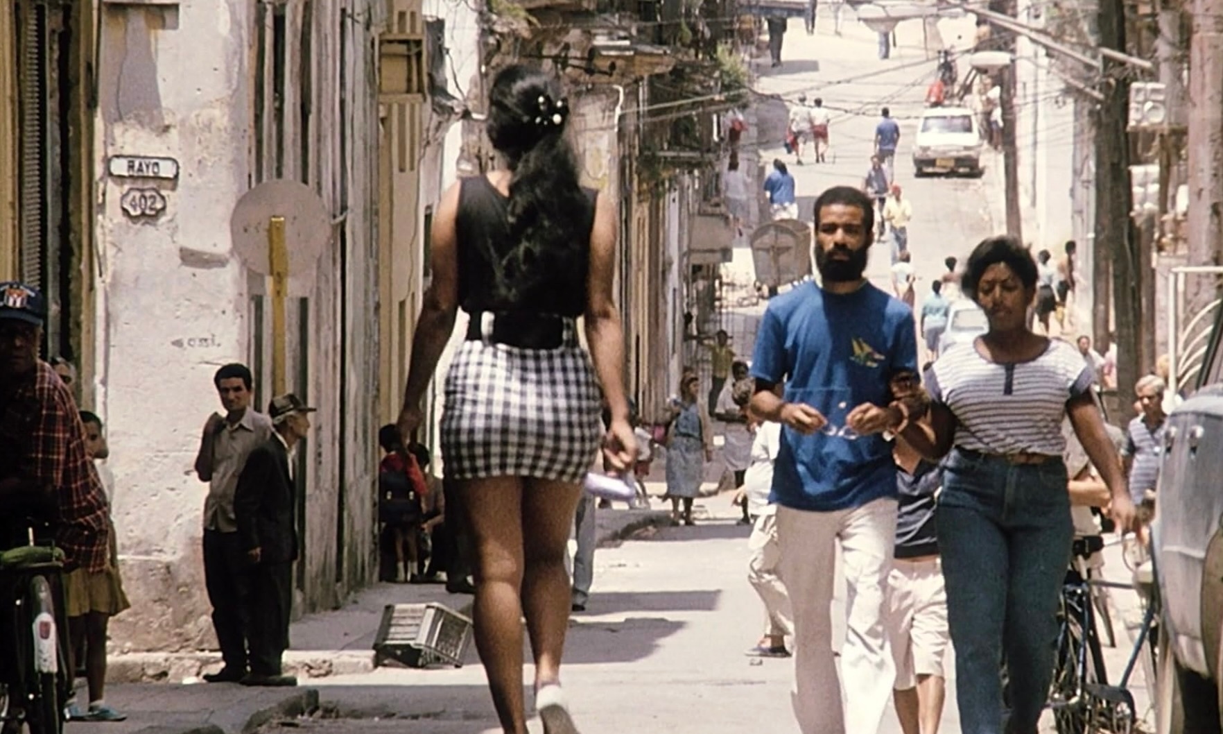 早安🌞今天是托马斯·古铁雷兹·阿莱逝世30周年🕯️图：托马斯·古铁雷兹·阿莱