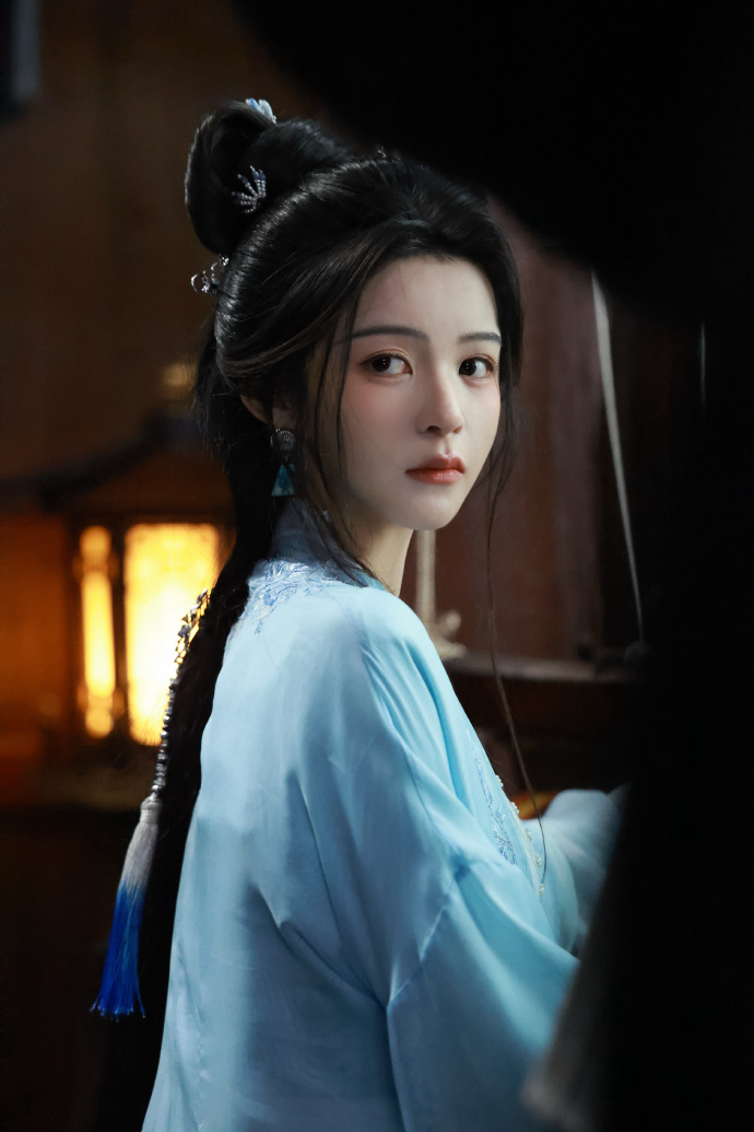 饶嘉迪月鳞绮纪美成啥样了饶嘉迪月鳞绮纪人生镜头 粉衣娇俏动人，绿衣灵动可人，太美