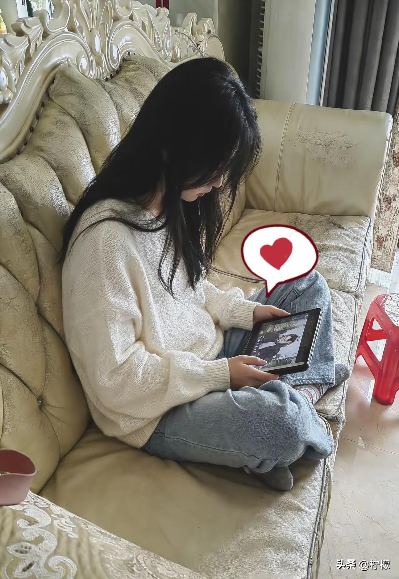 有没有发现？现在的女生，真的不一样了！
 
就说妆容吧，以前出门前总得对着镜子折