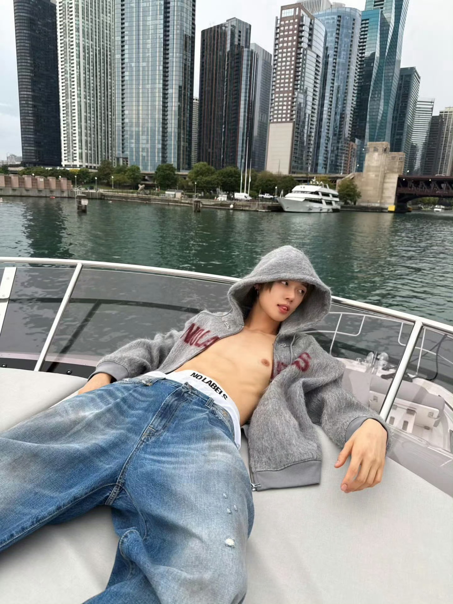 崔然竣 崔然竣腹肌照 [期待] ​​​