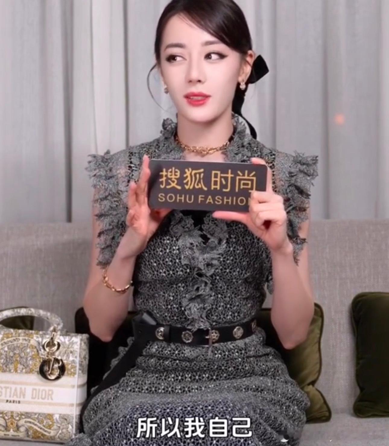 迪丽热巴新年愿望身体健康平安顺利 迪丽热巴新年愿望是：身体健康，平安顺利[抱一抱