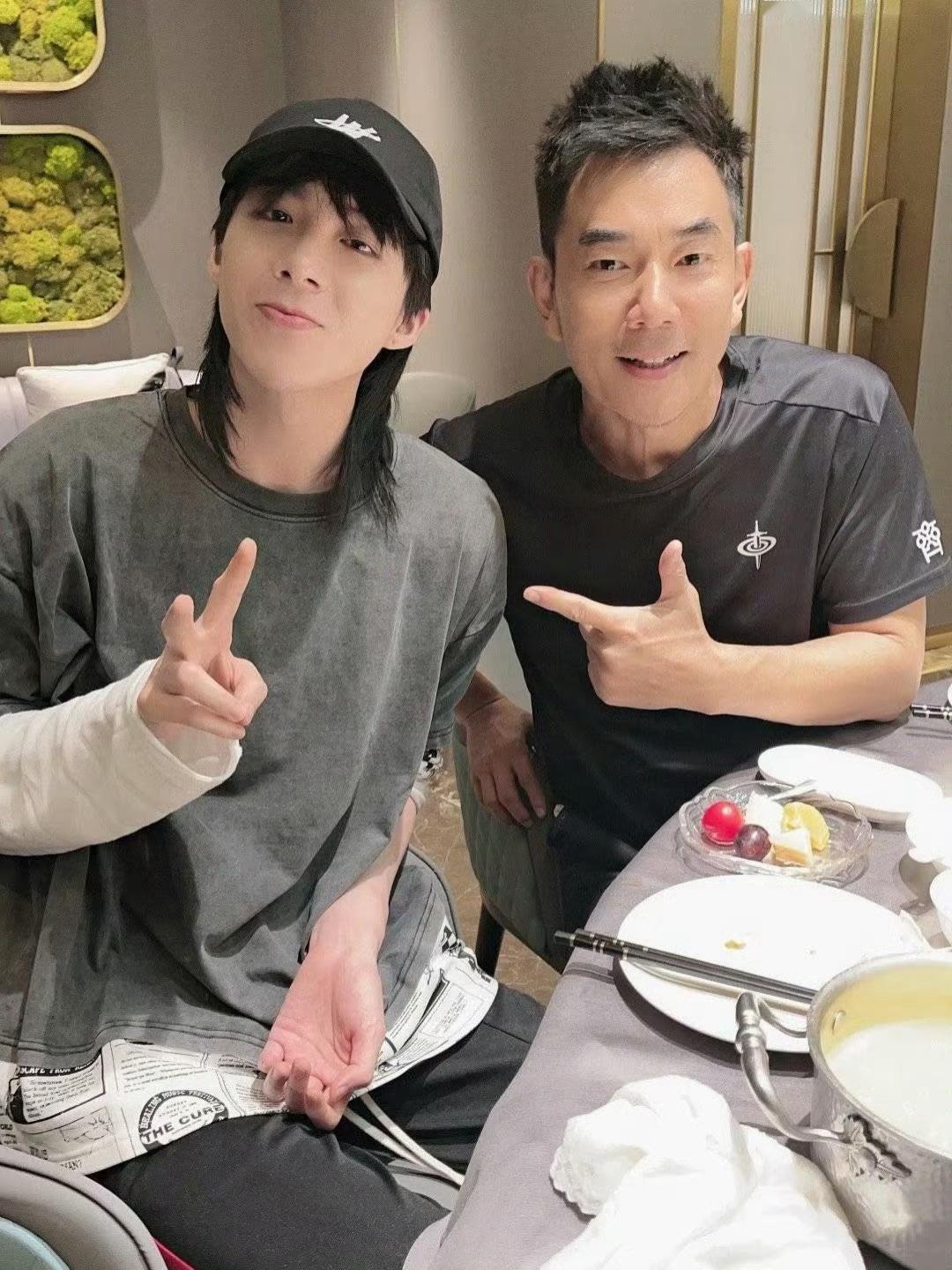 刘宇宁发了任贤齐合照刘宇宁管任贤齐要合影 刘宇宁发了任贤齐的合影！！！刘宇宁