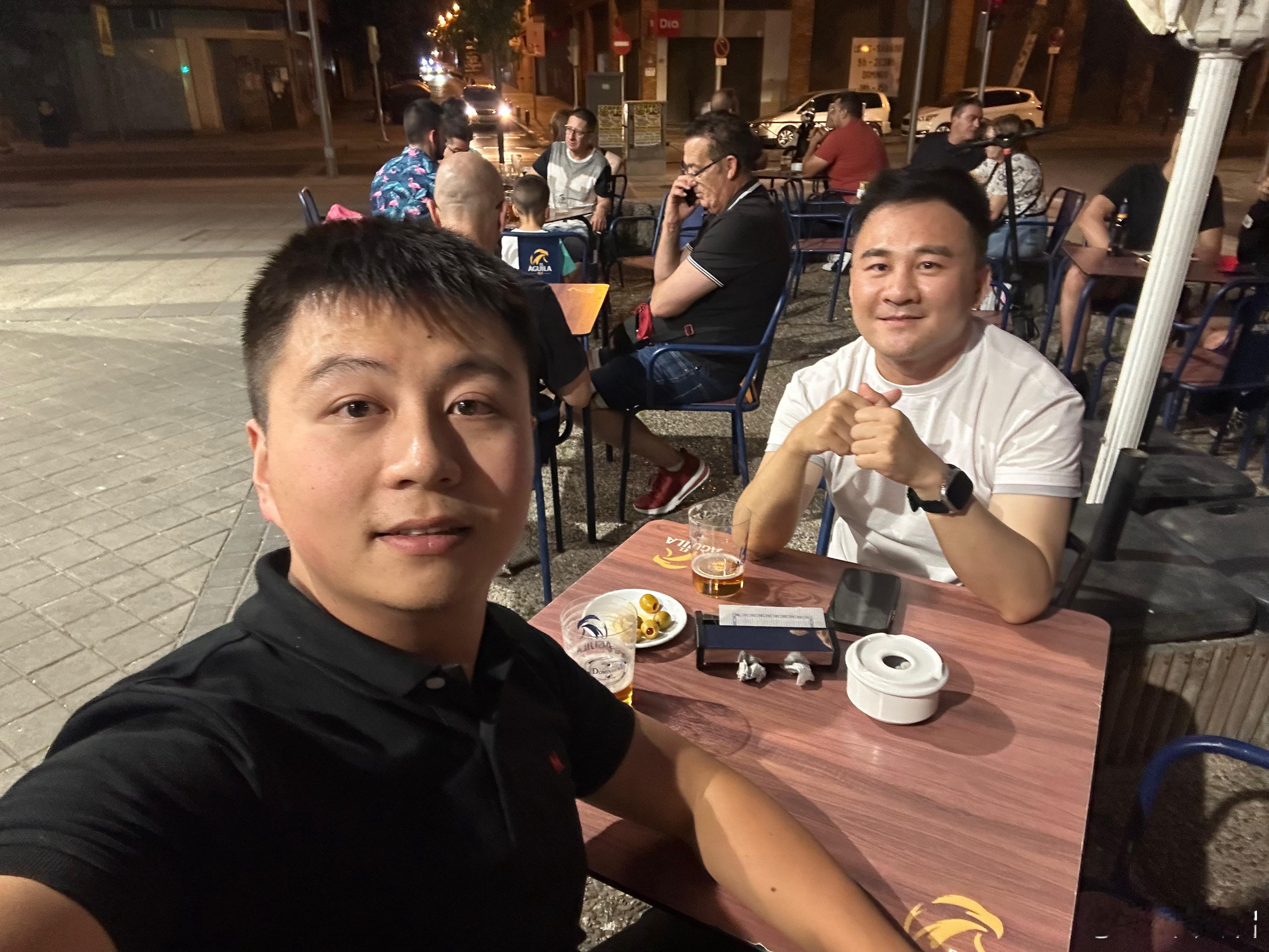 【典采访到了西班牙华人导游群体，西班牙华人导游工资特别高】今天晚上，见了一个在西