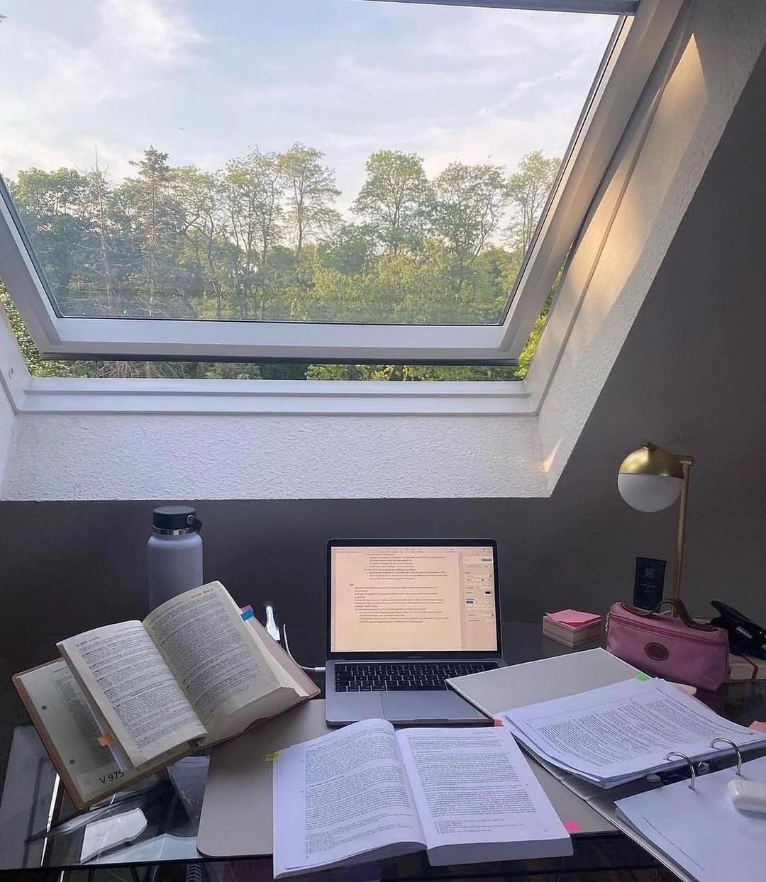 【零基础学英语｜影子跟读这样做，3个月口语变流利】

一、选择素材

首先要选择