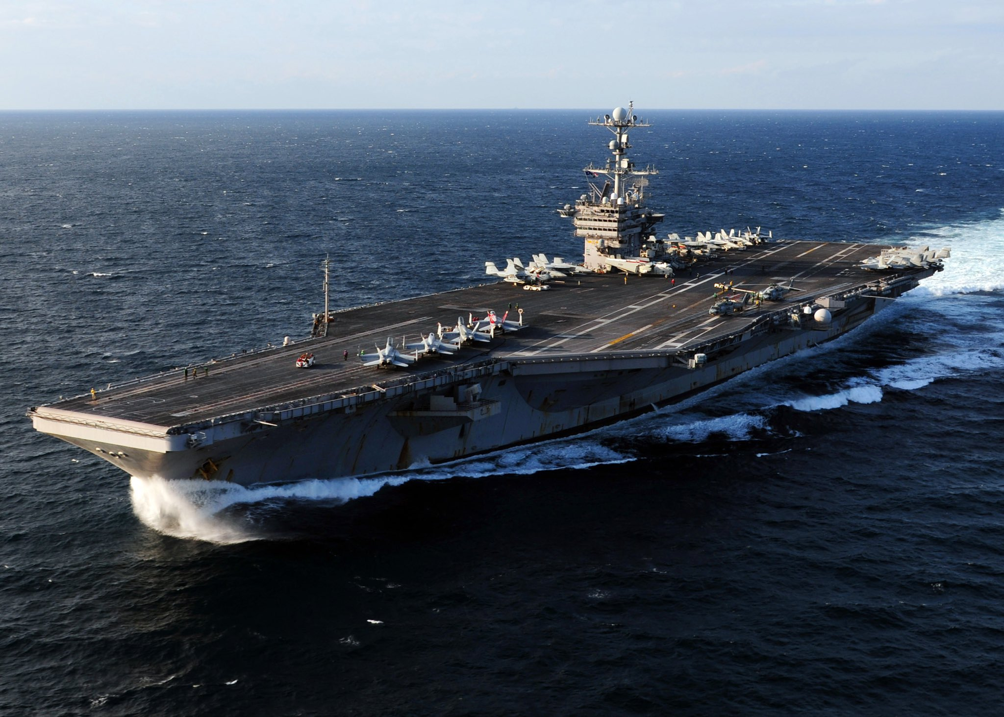 一越南记者称，美国海军华盛顿号航母(CVN-73)将于7月30号访问越南岘港。美