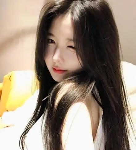 妻子婚内与人同居
被判赔丈夫8000元
婚内同居赔8000元？“过错赔偿”的金额