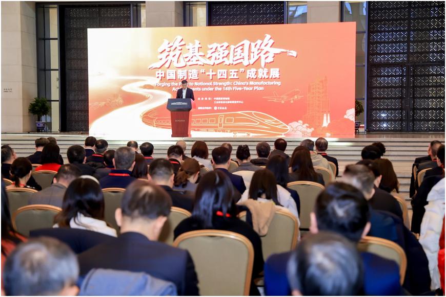 中国智造新名片，被入选国博"十四五"成就展的scaleX万卡超集群惊艳到了。这款