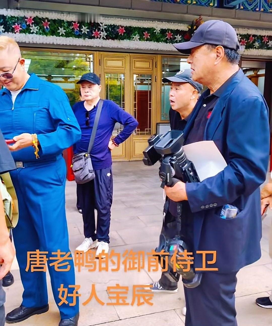 现在这社会，能有多大几率遇到一个不求回报、天天守着你的人？别说借钱了，现在连发个