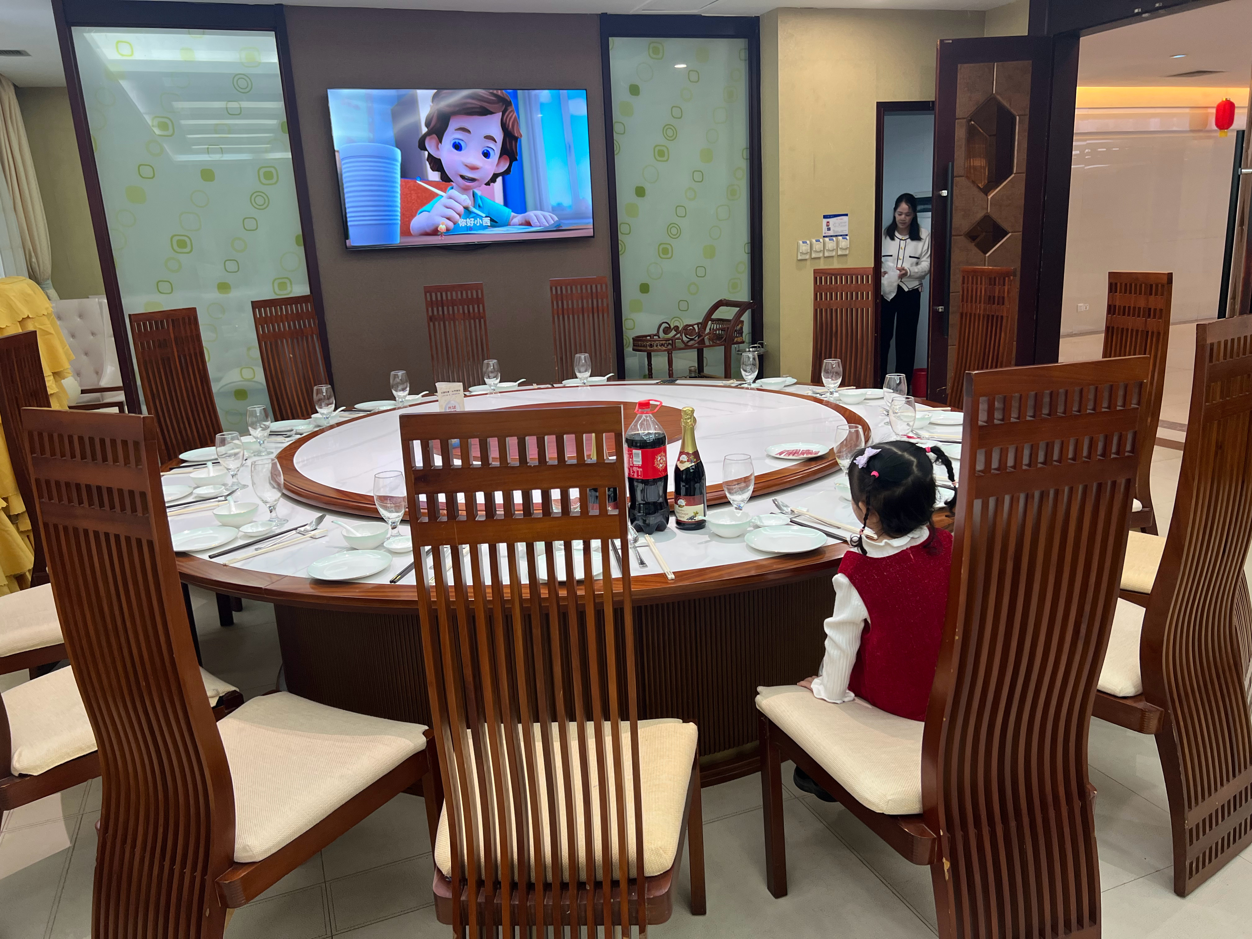 准备明天回广州～刚老妈问我几点出发问我要不要带沙姜，煎堆，年糕(家里有)给我买好