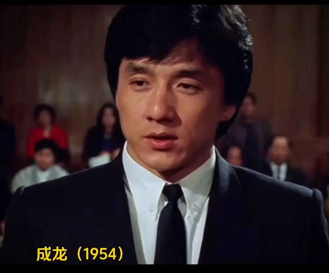 原来成龙年轻的时候竟然那么帅，颜值也是那么高，真的是一个被喜剧和武功耽误了的高颜