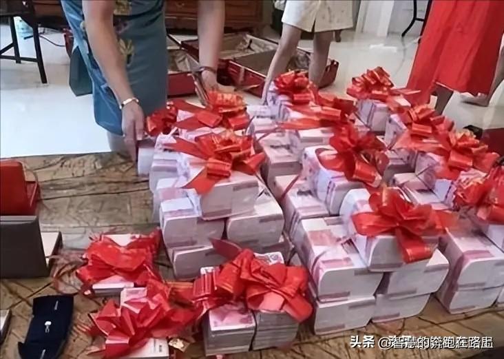 结婚率会越来越低，
因为男女平等，前阵子刷到一个相亲视频，
女方要18万彩礼，