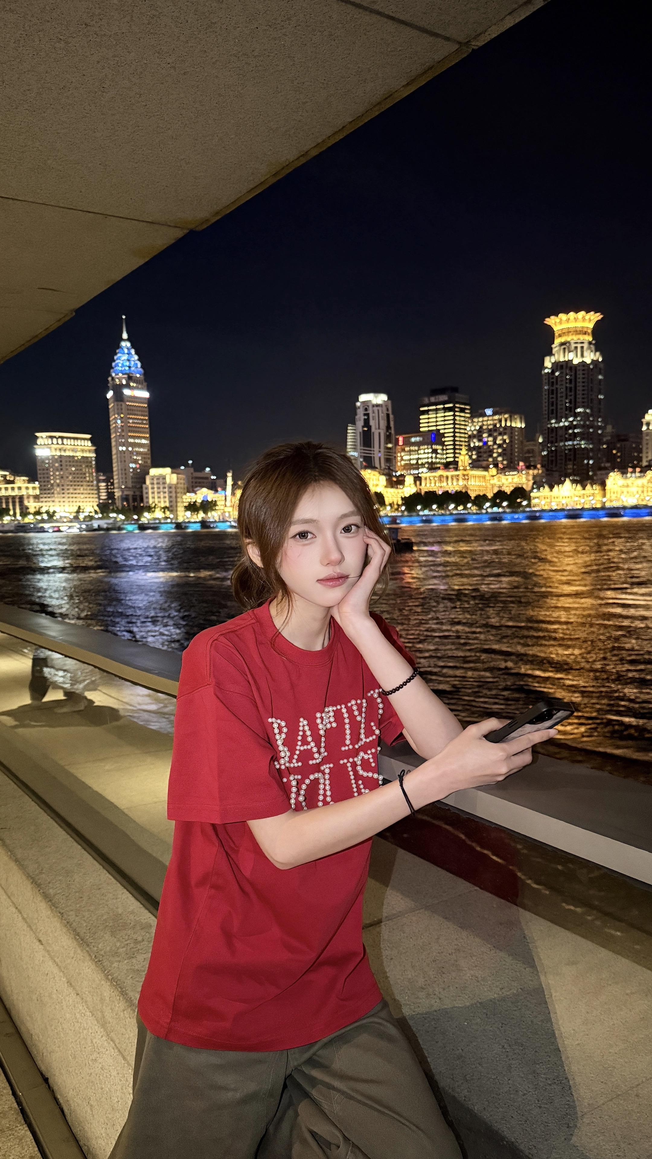 原来你想看的海 是纸醉金迷的上海.