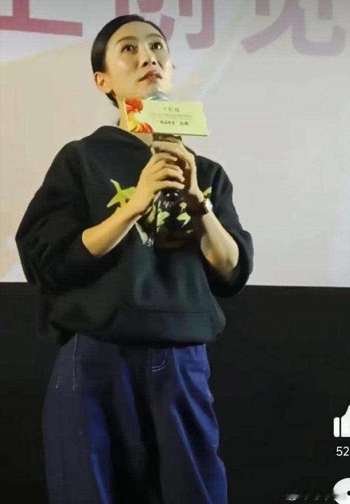 #陶昕然 对喜欢我很多年的影迷抱歉# 从陶昕然在《夹缝之间》路演的发言中，我们看