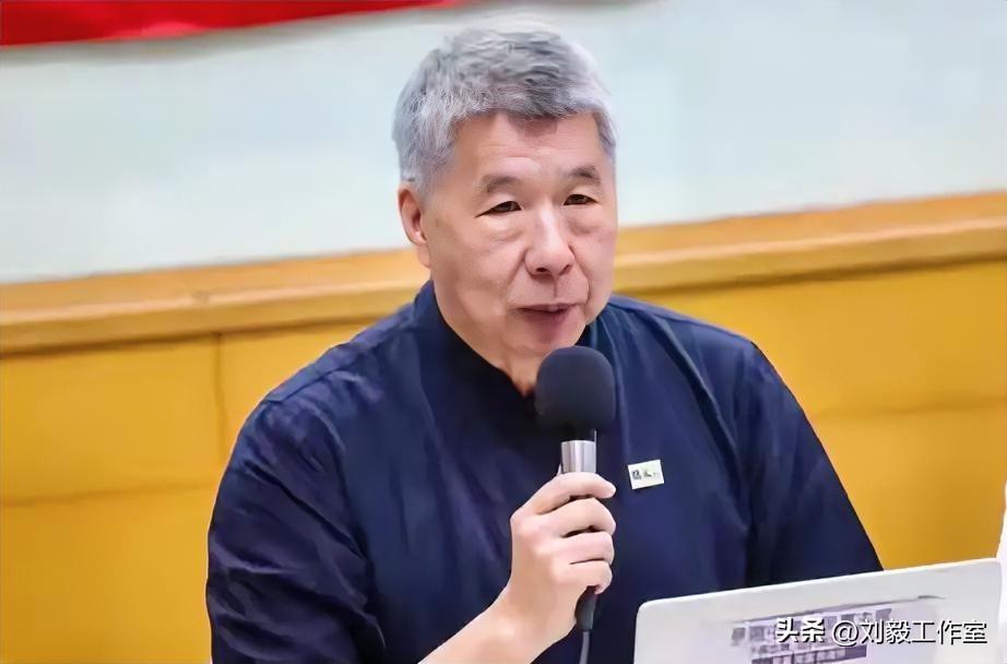 张亚中到底要干什么？一面指责郑丽文黑箱作业，一面公开力挺蓝营叛将张峻参选花莲，完