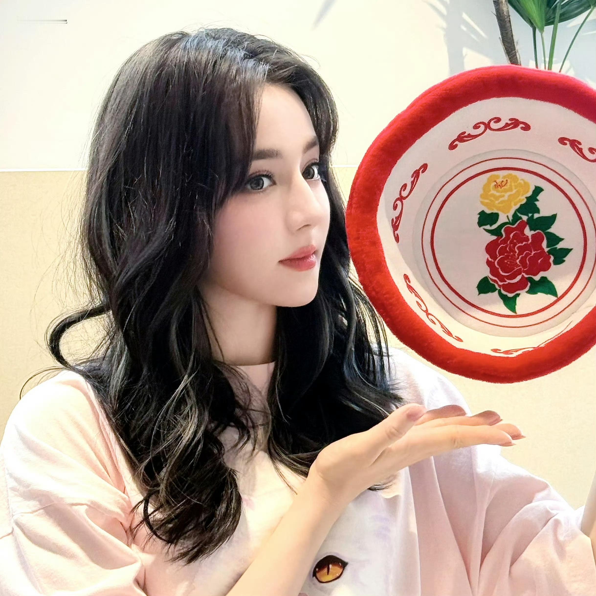 迪丽热巴钰珑 dlrb 迪丽热巴功夫女足 dlrb 迪丽热巴卫蓝“心有善意，途中