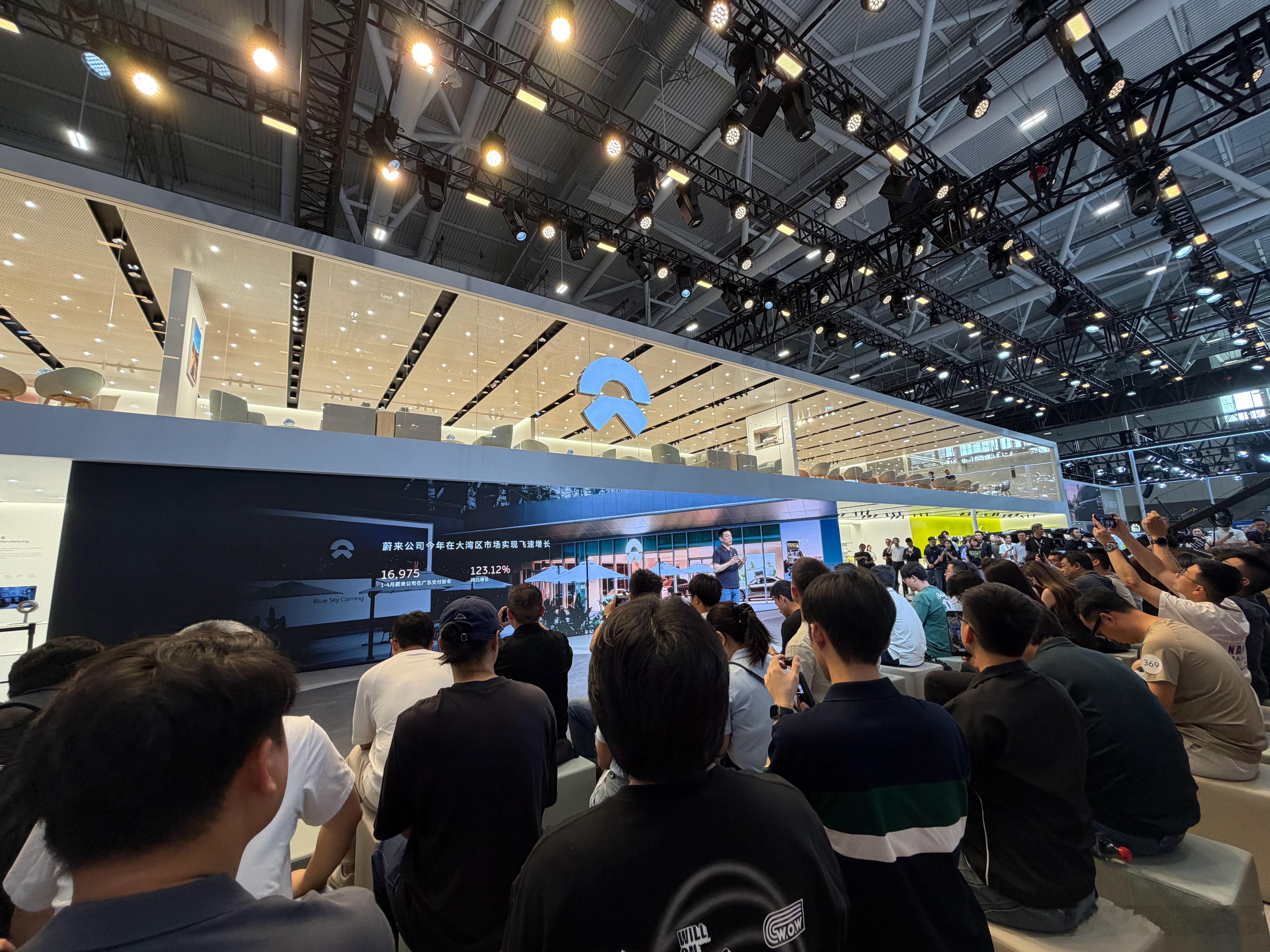 快盈利的笑容是不一样 2026粤港澳大湾区车展蔚来