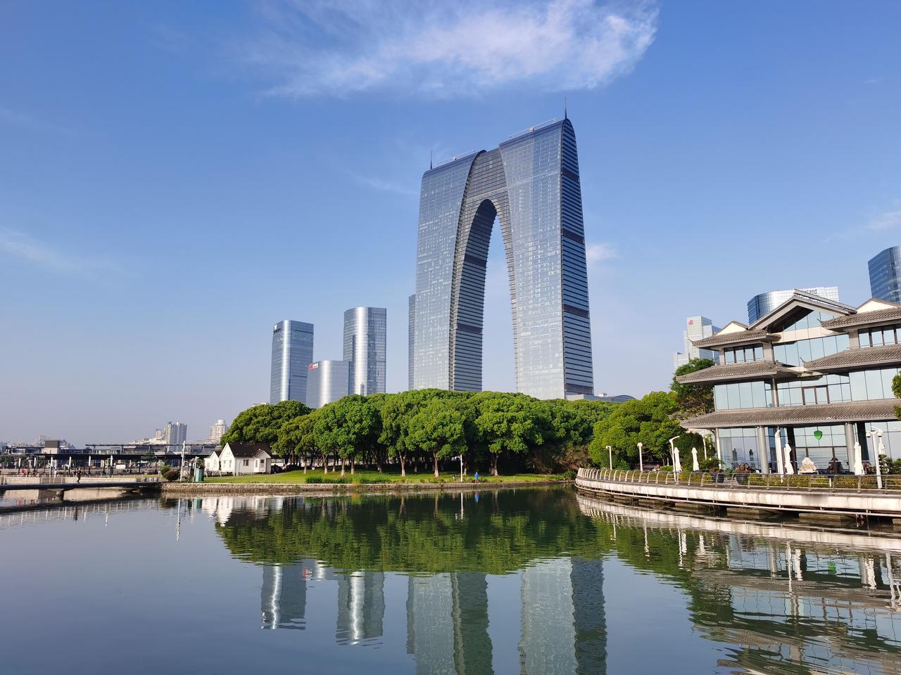 创指缩量调整
1、创指涨多了，今天深度调整，多头的结构没有改变。深成指与创指保持