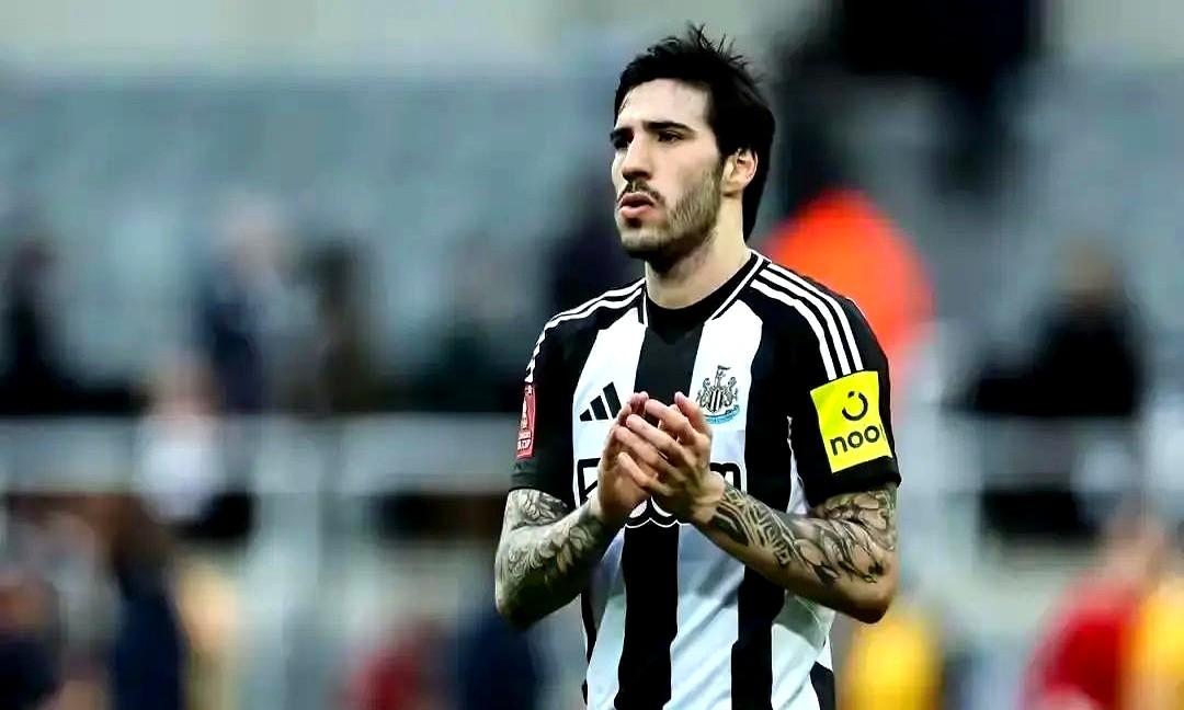 8.5亿欧元的阵容，又回家了！

意大利队连续三届无缘世界杯，成了历史上第一个干