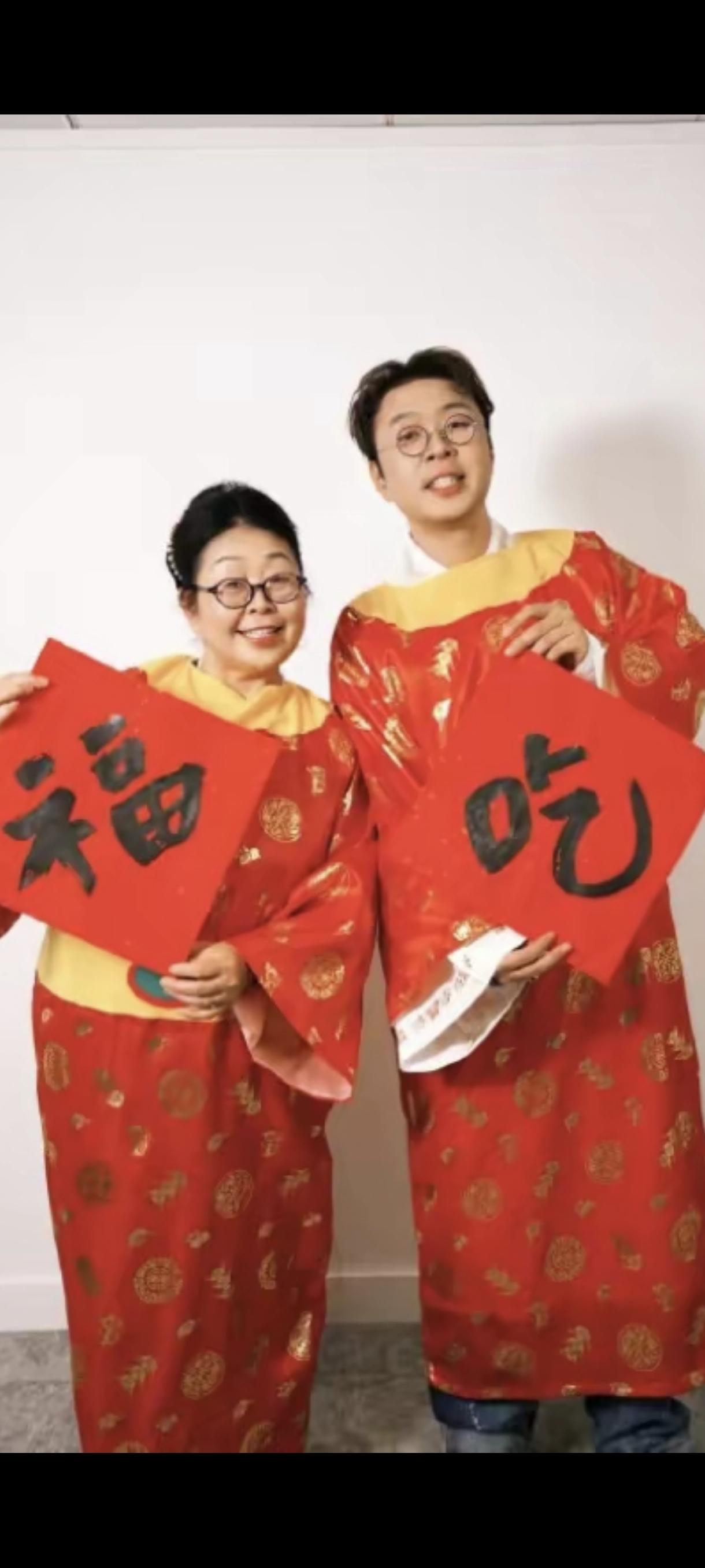 杜海涛和她妈长的真像，还都是福相，不会是吃出来的吧！