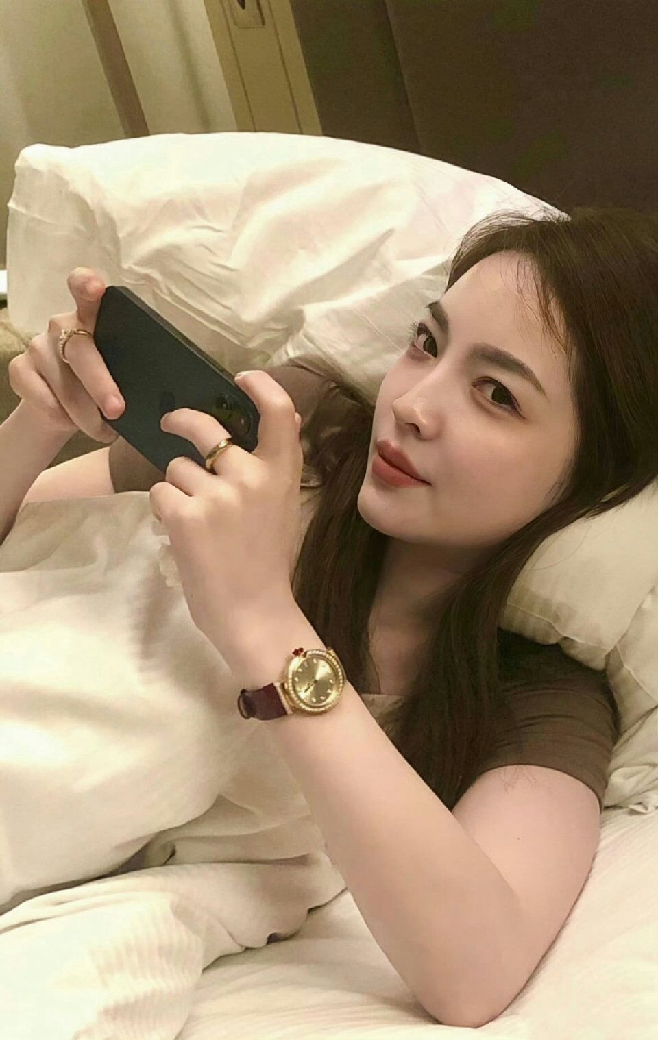 王钟瑶[心][心]咱们睡觉吧 ​​​