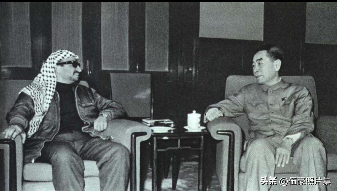 1970年3月27日，时任中国国务院总理周恩来在北京会见巴勒斯坦民族解放运动第一