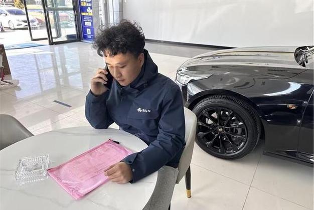 浙江一男子购车后，一年内到4S店蹭饭260次，比上班族打卡还勤。他不仅白吃，还自