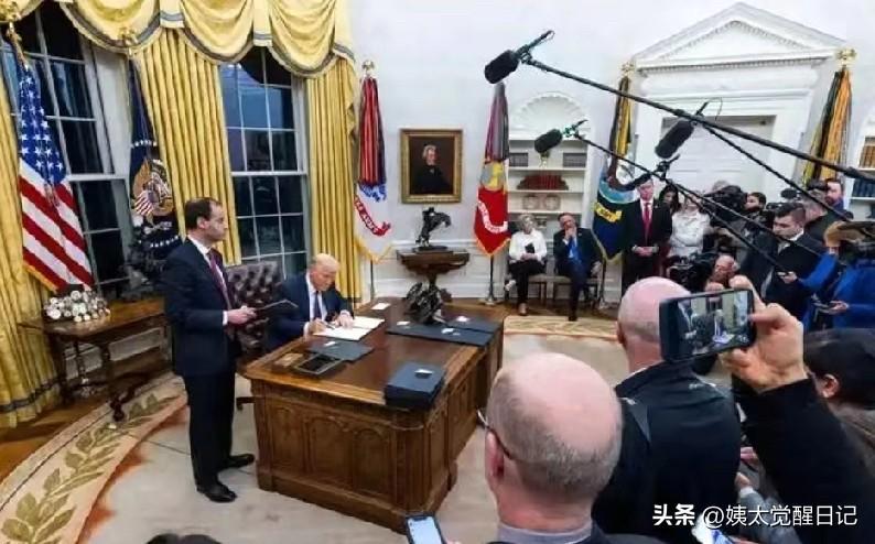 看明白了吗？

台海这场大戏，主角看似隔空对垒，其实刀锋已经挨得很近了。

解放